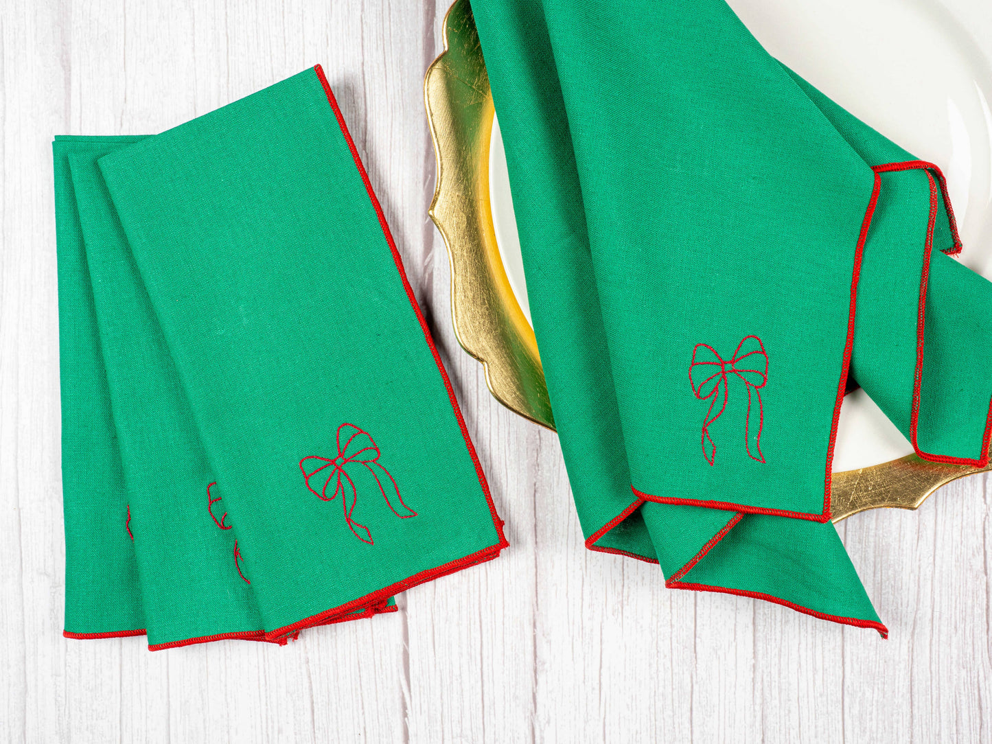 (25491) Set of Four Green Linen/Cotton Napkins with Red Bows