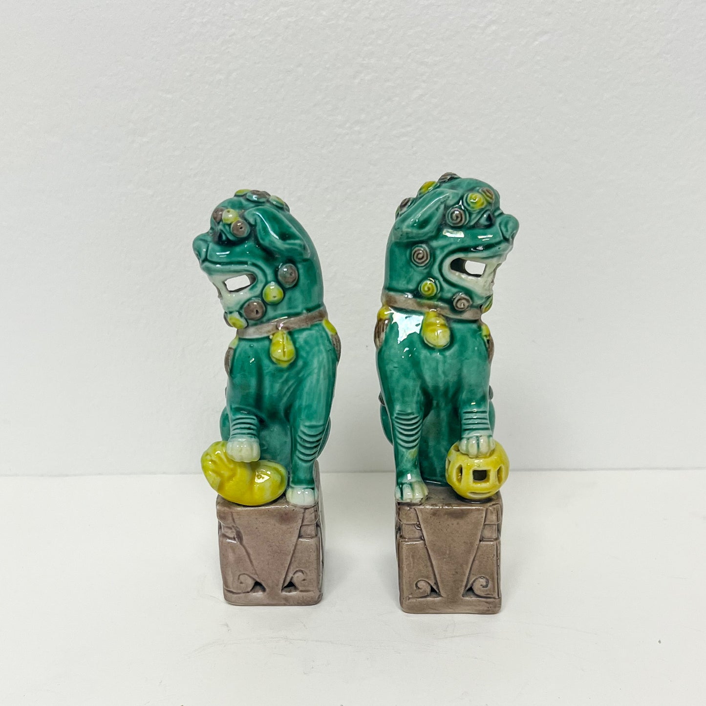 (22829) Pair of Early 20th Cen Green and Yellow Foo Dogs