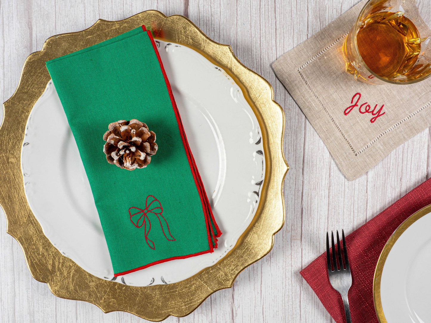(25491) Set of Four Green Linen/Cotton Napkins with Red Bows