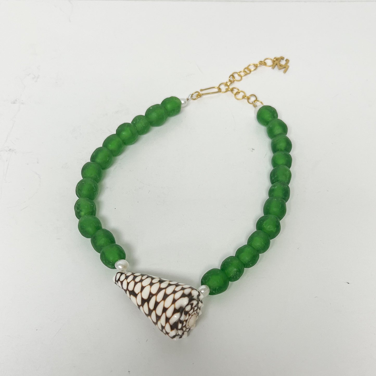 (26245) Custom Alphabet Single Strand Green Glass Shell and Pearl Necklace