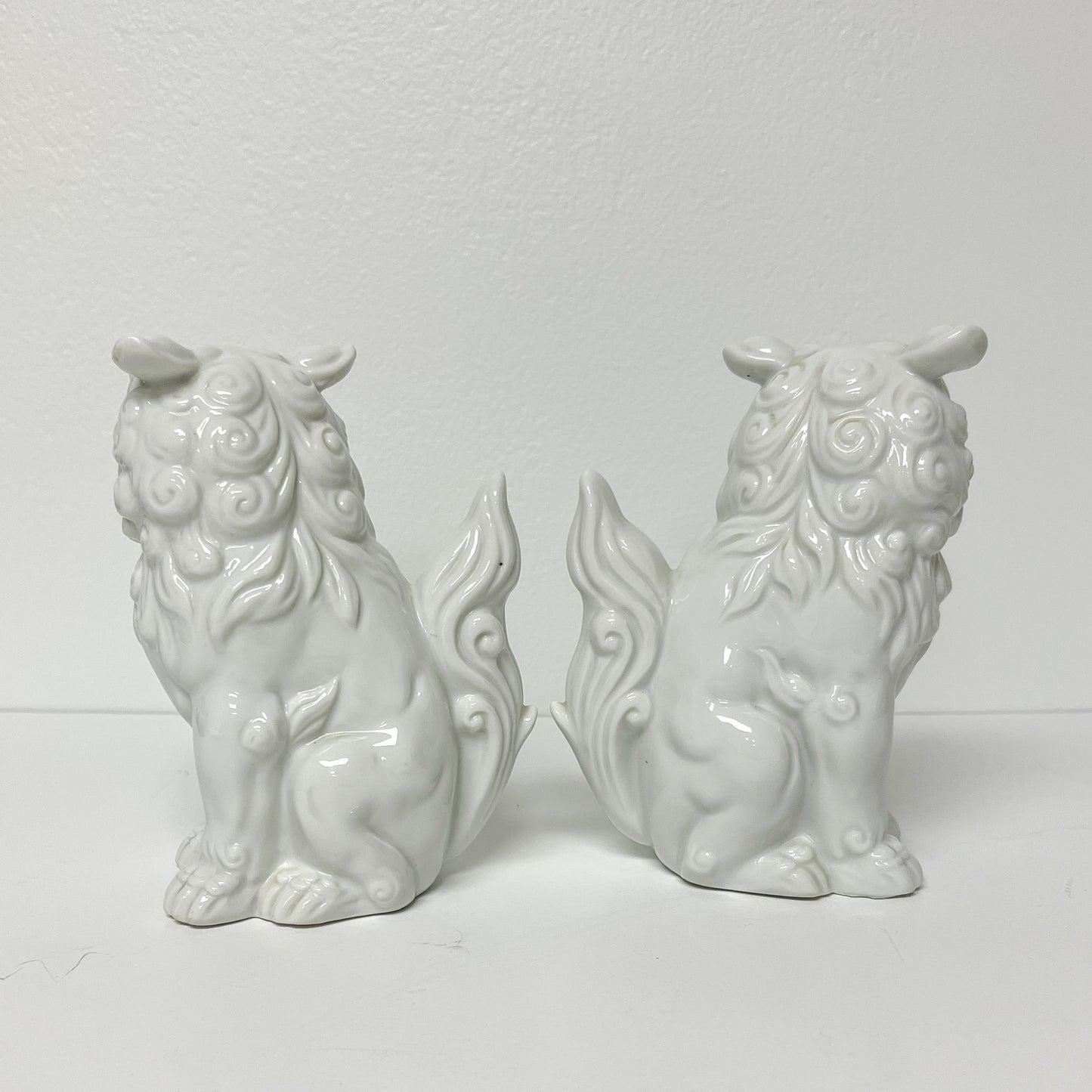 (25893) Pair White Midcentury Foo Dogs--Otagiri?