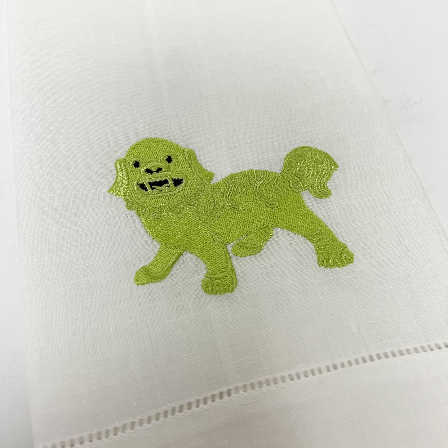 (26307) Embroidered Chartreuse Foo Dog Linen Towel