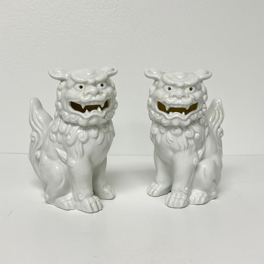 (25893) Pair White Midcentury Foo Dogs--Otagiri?