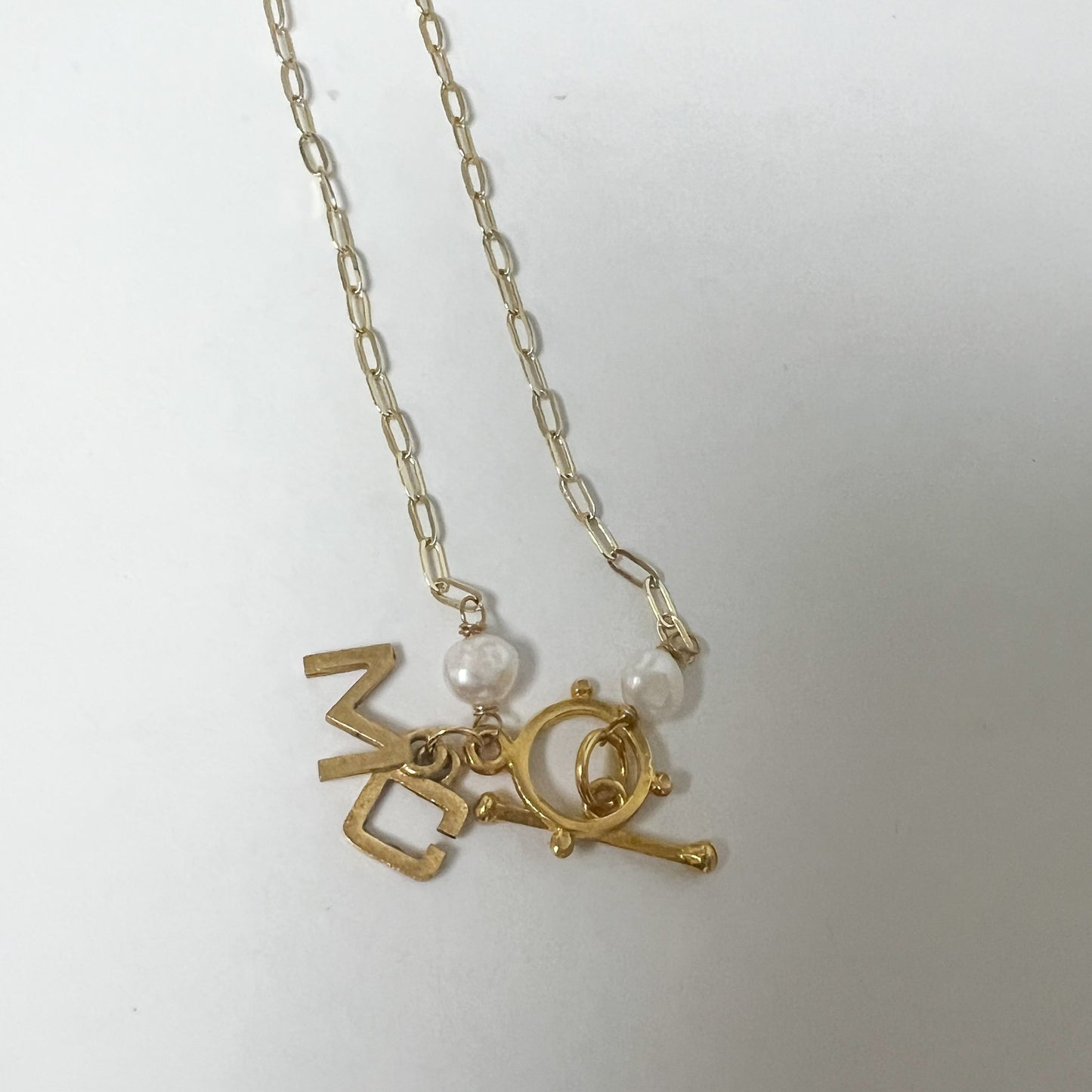 (26250) Tiny Pearl Cross Paperclip Chain Necklace