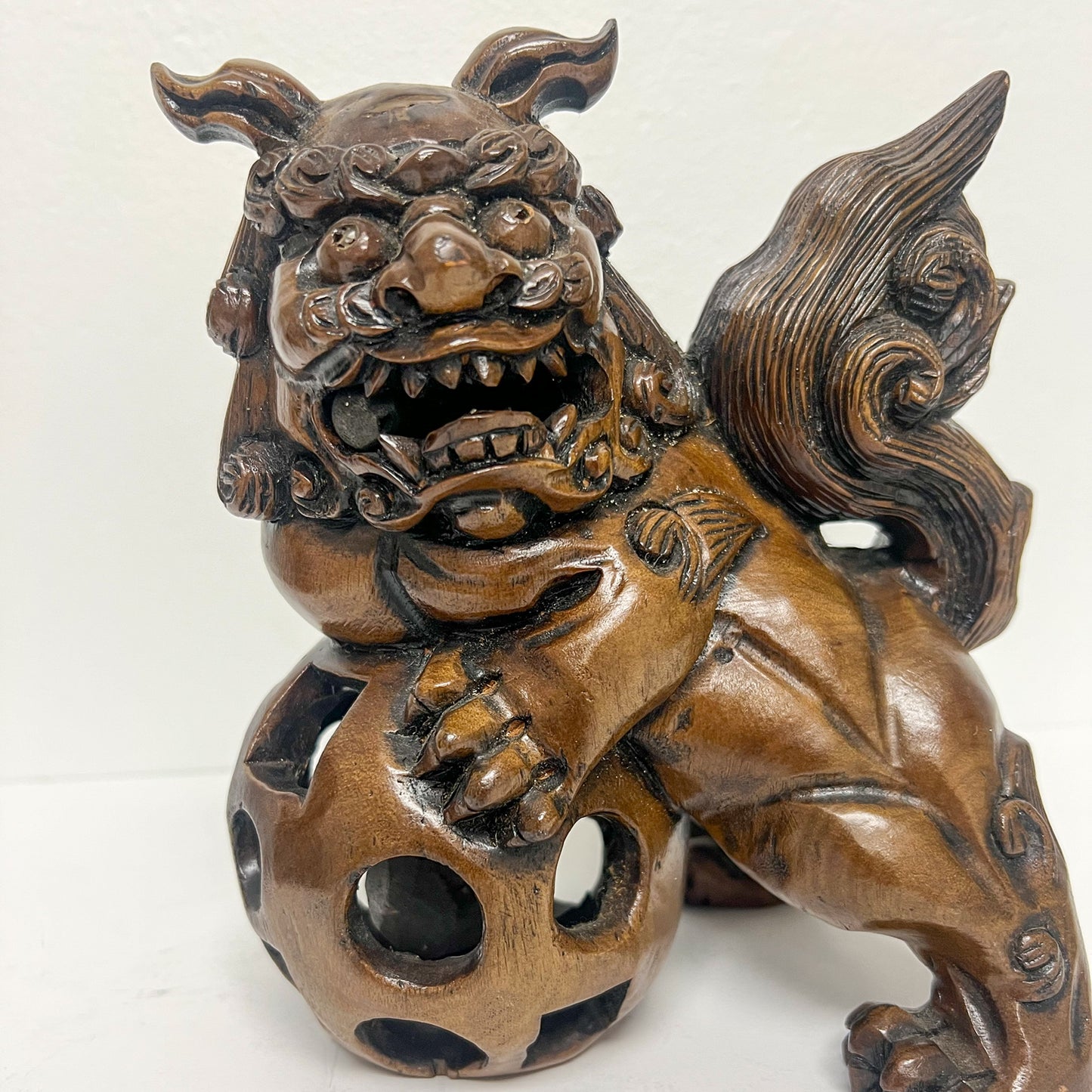 (24597) Pair of Vintage Carved Wooden Foo Dogs