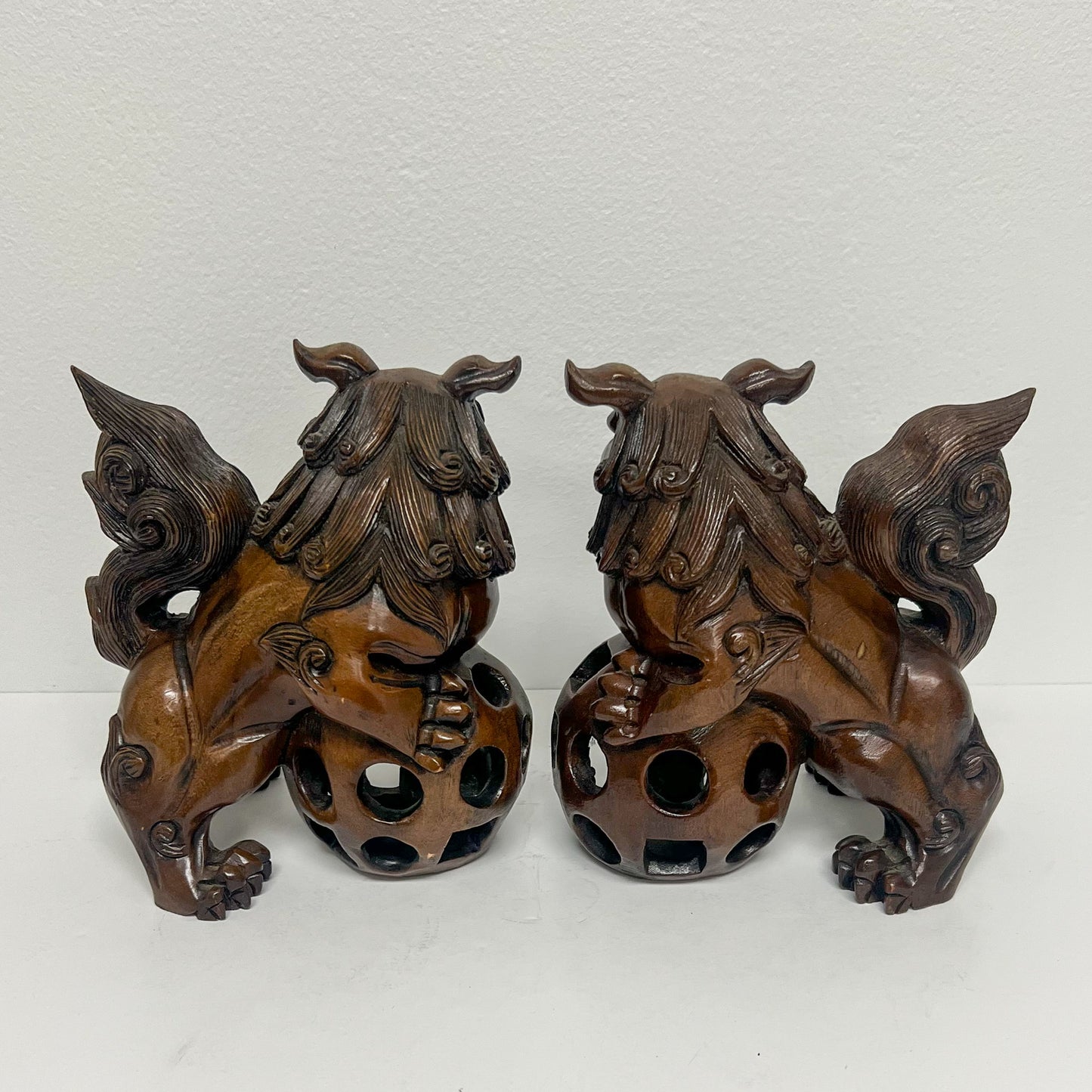 (24597) Pair of Vintage Carved Wooden Foo Dogs