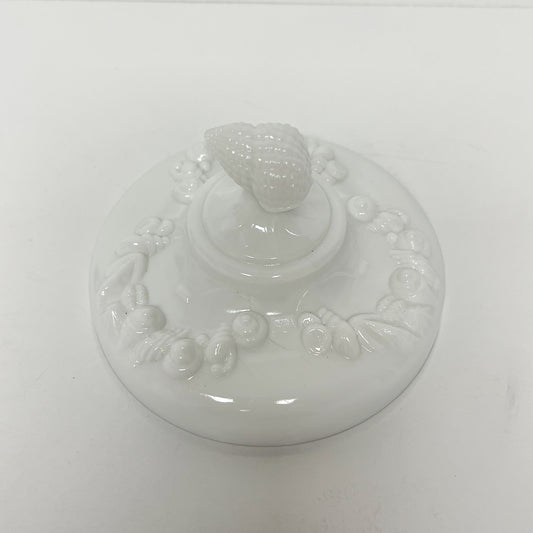 (26157) Vintage Lidded Milk Glass Dish with Shells