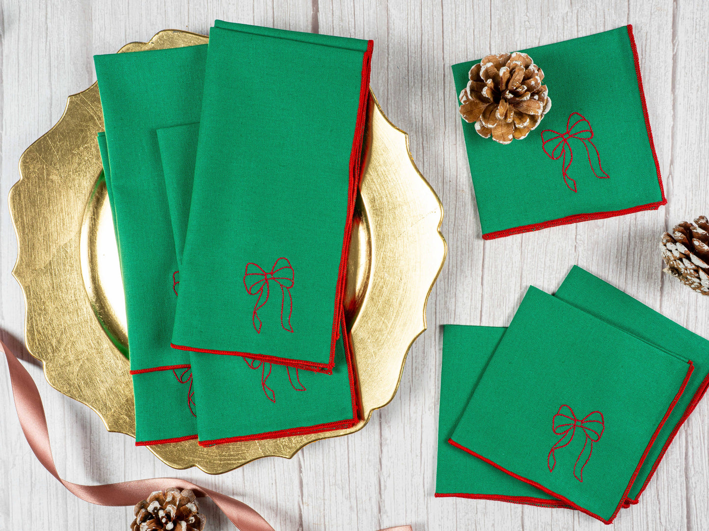 (25491) Set of Four Green Linen/Cotton Napkins with Red Bows