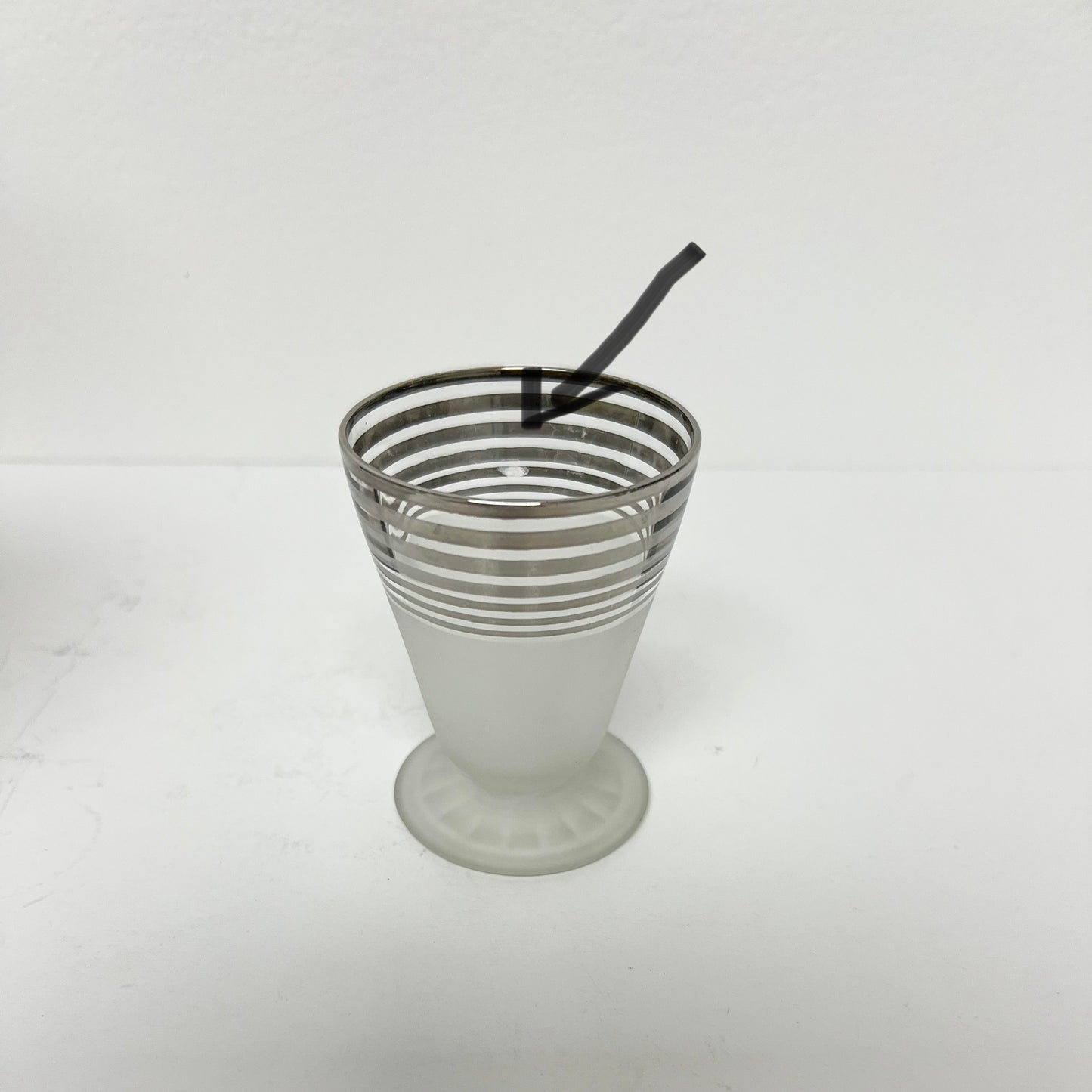 (25715) Ca. 1950's Silver Striped Frosted Shaker and Five Glasses