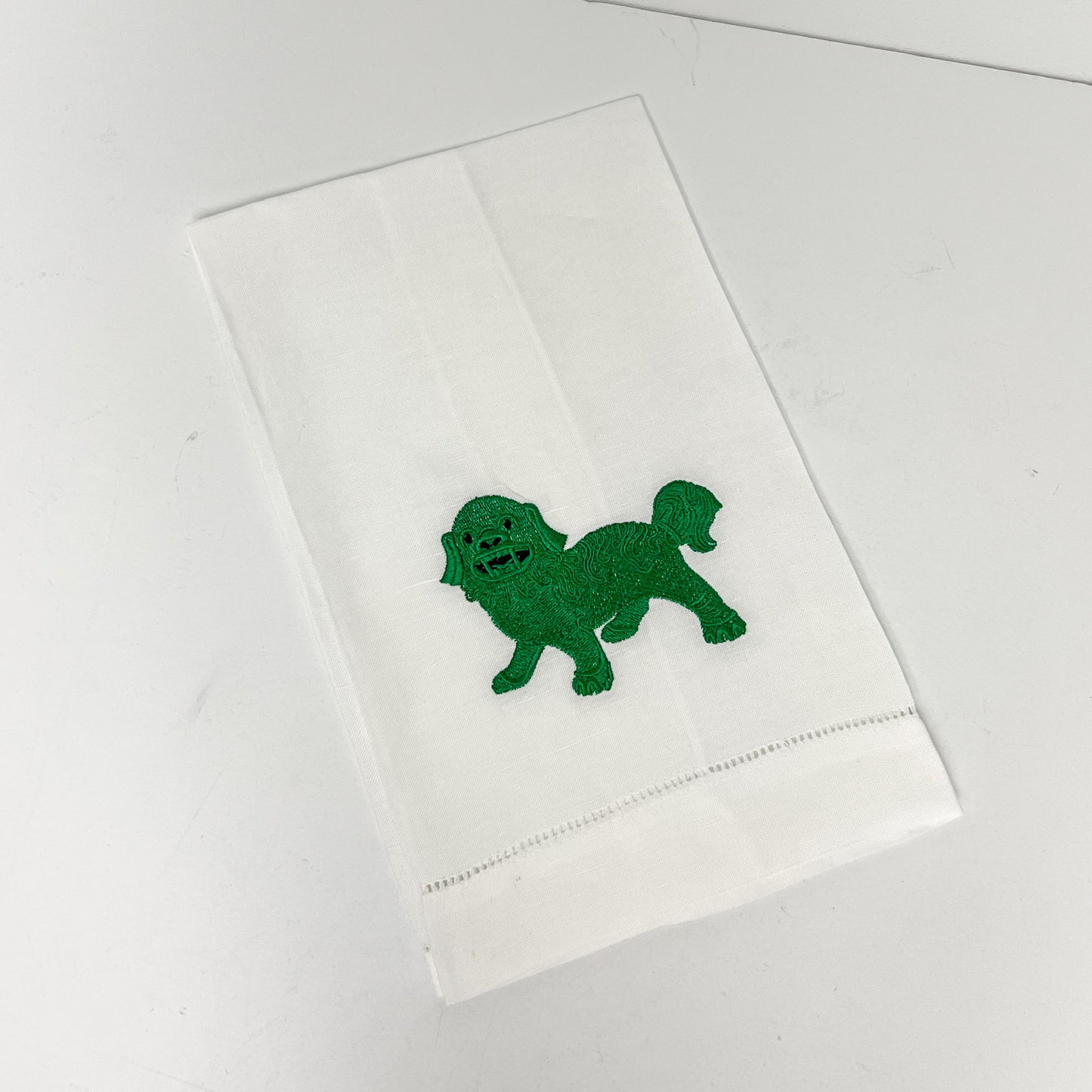(26304) Embroidered Green Foo Dog Linen Towel