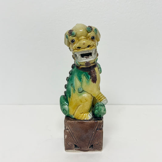 (22109) Single Female Foo Late 19C Yellow and Green