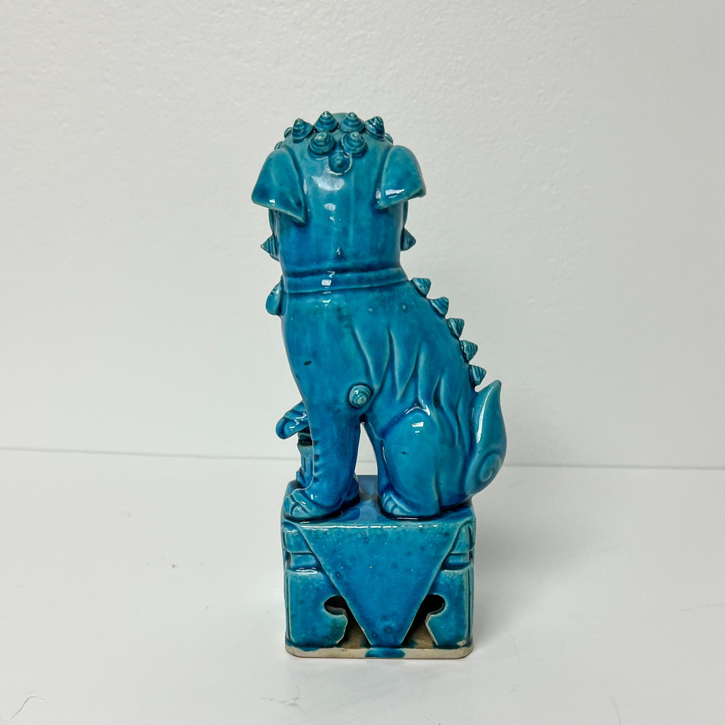(25897) Single Turquoise Female Foo Dog Marked "China" ca. 1890-1920