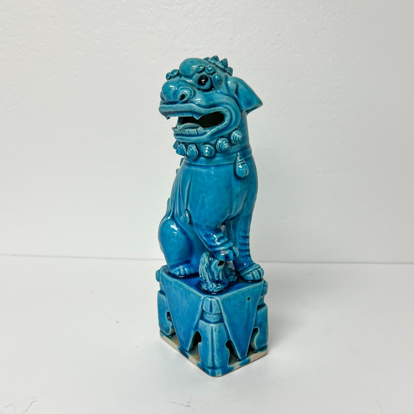 (25897) Single Turquoise Female Foo Dog Marked "China" ca. 1890-1920