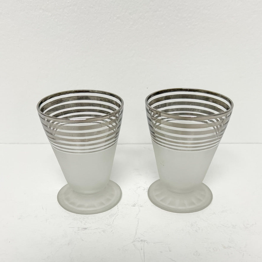 (25715) Ca. 1950's Silver Striped Frosted Shaker and Five Glasses