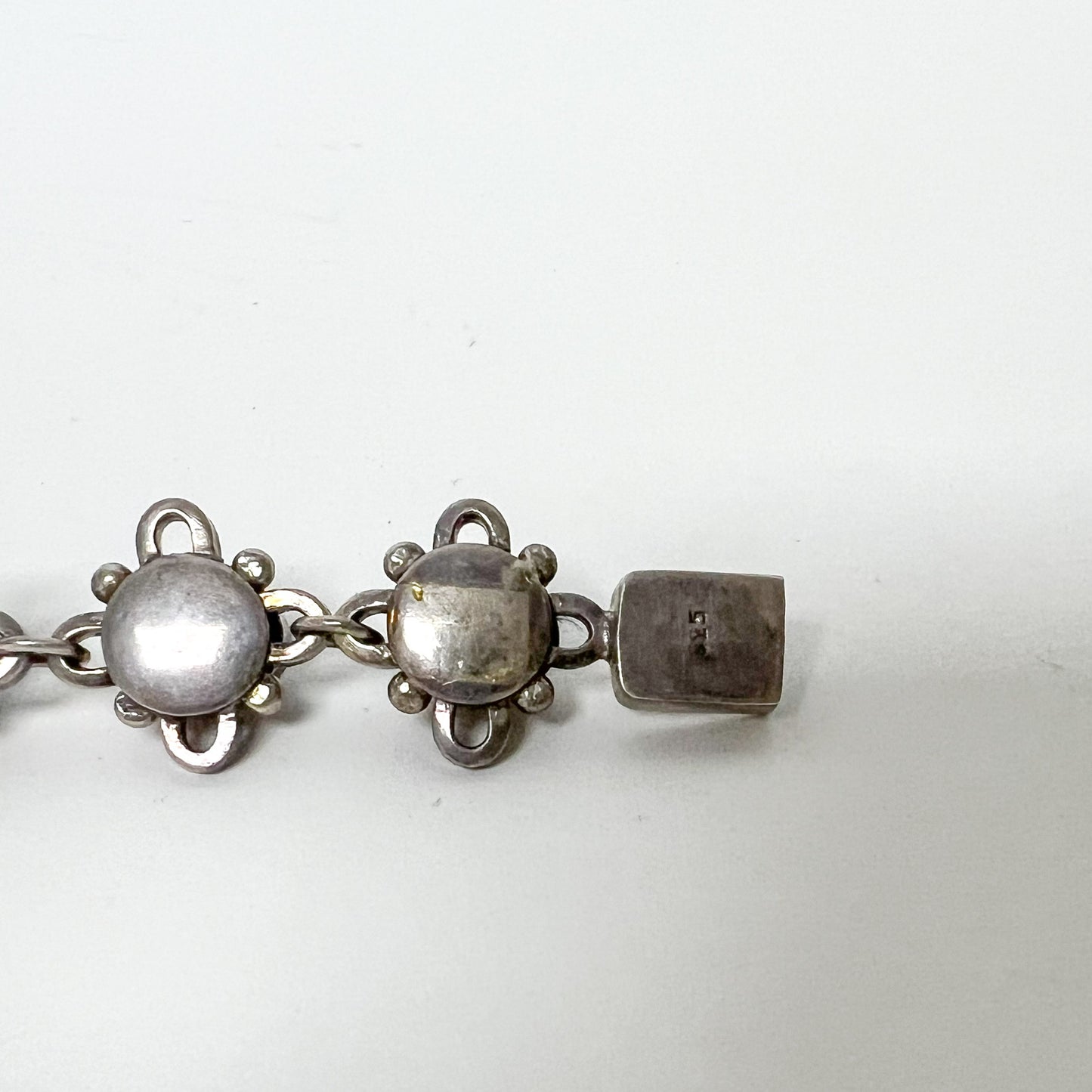 (26541) Vintage Sterling Bracelet with Blue Stones