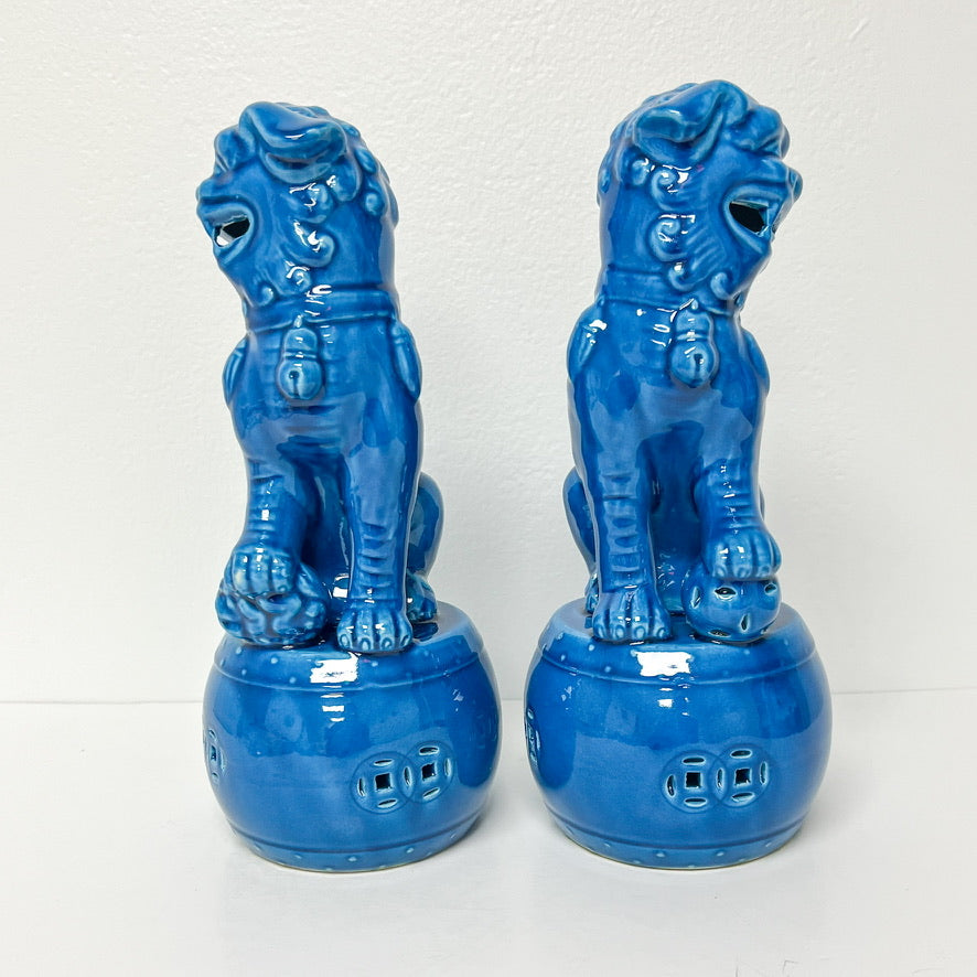 (26175) Pair of Turquoise Foo Dogs on Drum Bases
