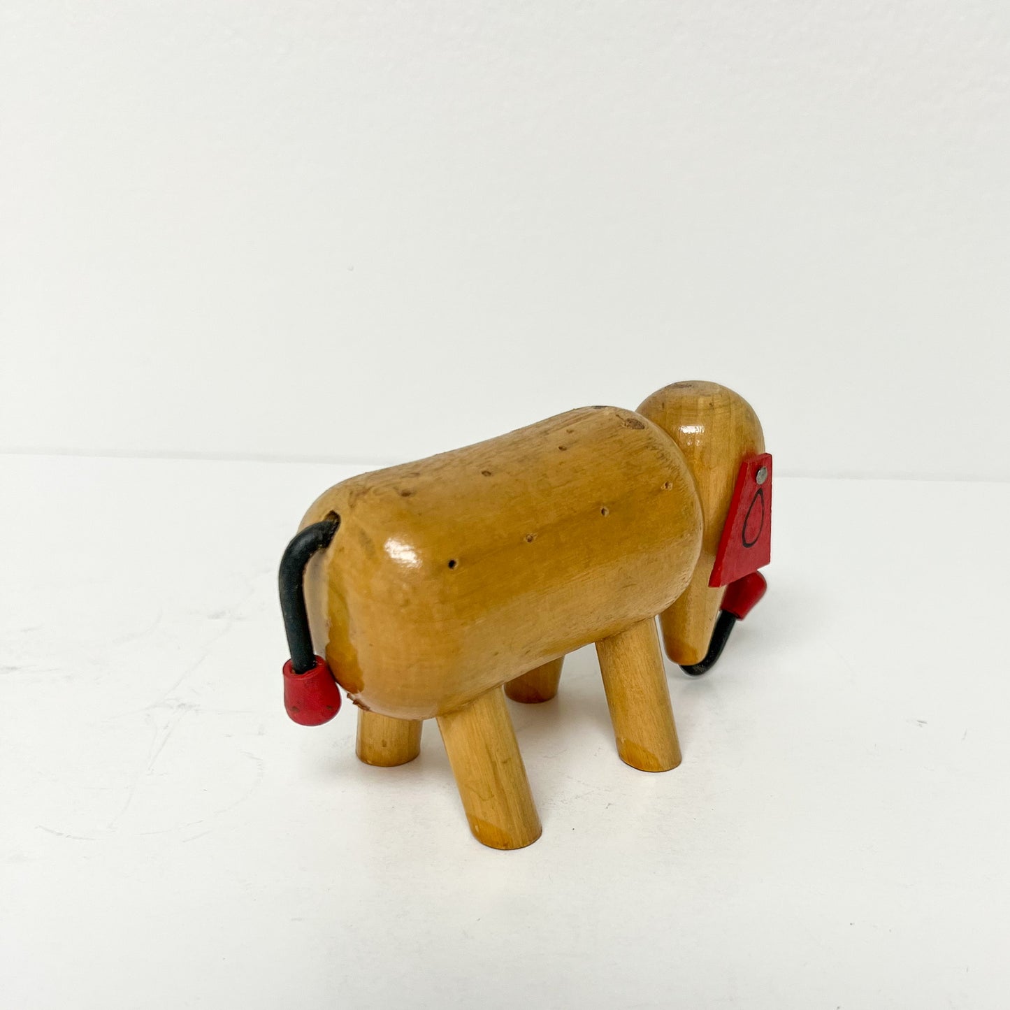 (25746) Midcentury Elephant Toothpick Holder