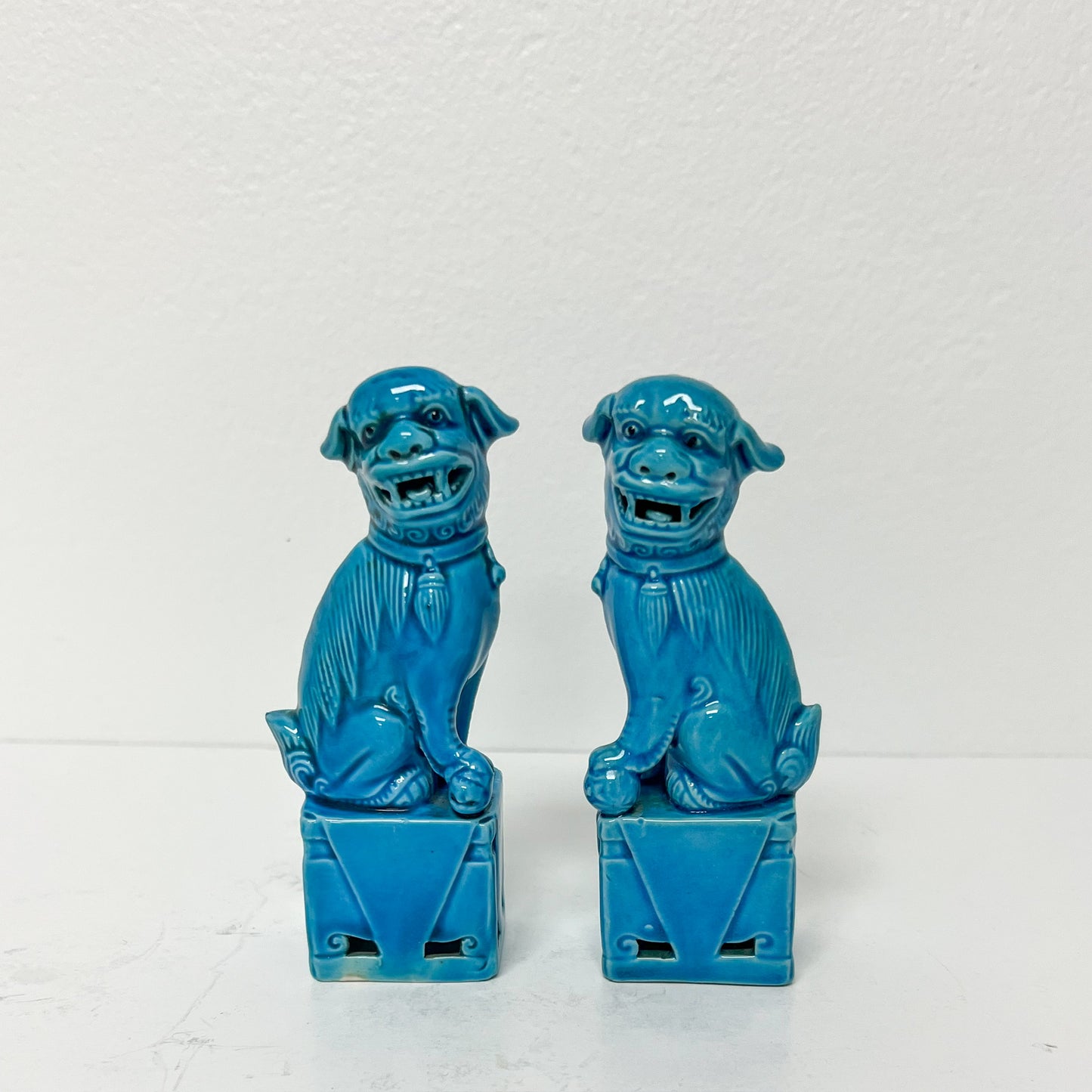 (26415) Pair of Vintage Turquoise Foo Dogs