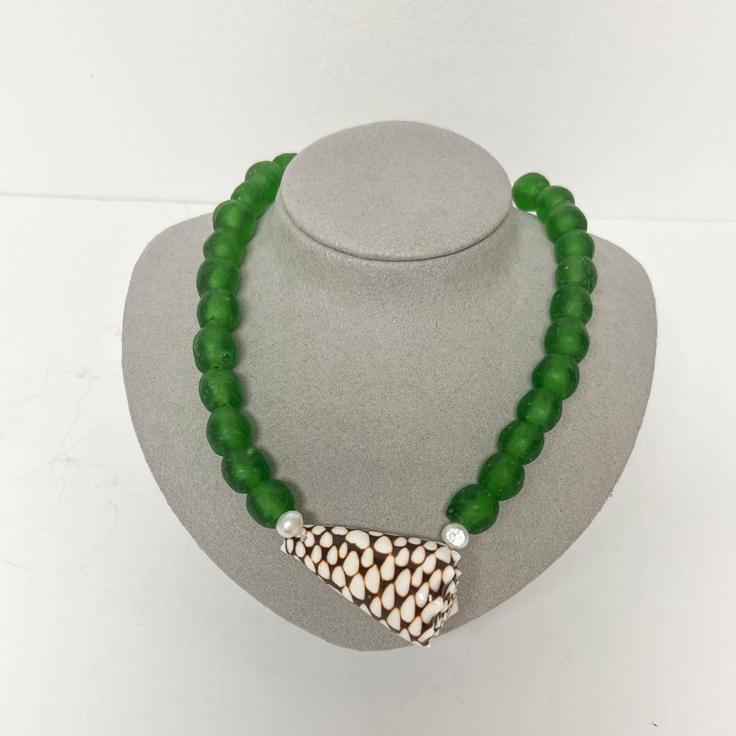 (26245) Custom Alphabet Single Strand Green Glass Shell and Pearl Necklace