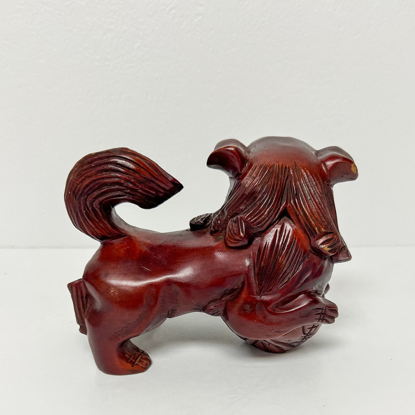(26228) Single Wood Carved Foo with Movable Ball in Mouth