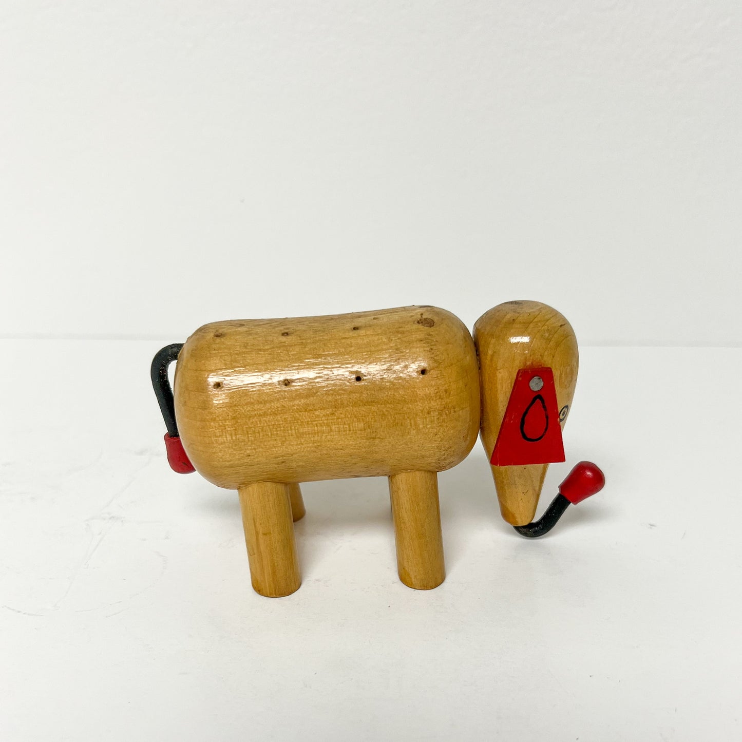 (25746) Midcentury Elephant Toothpick Holder