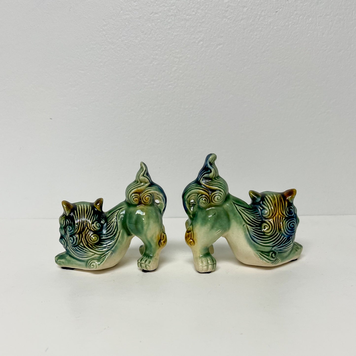 (27120) Pair of Small Midcentury Foo Dogs