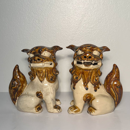 (19618) Pair Of Brown And Cream Midcentury Foo Dogs