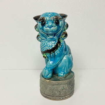 (24985) Large Blue Midcentury Foo on Gray Pedestal