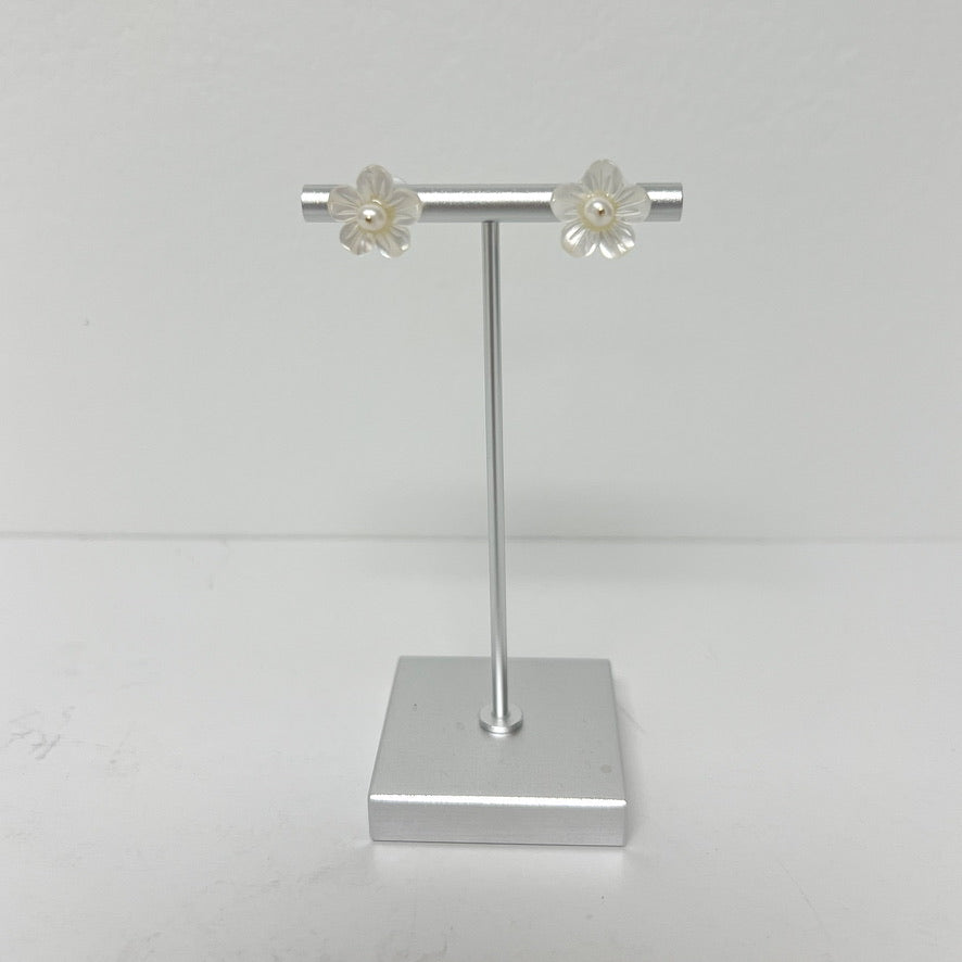 (24904) Blossom Mother of Pearl Flower Stud Earrings (Two Colors Available)