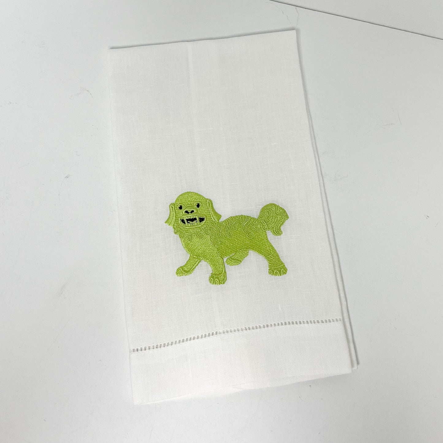 (26307) Embroidered Chartreuse Foo Dog Linen Towel