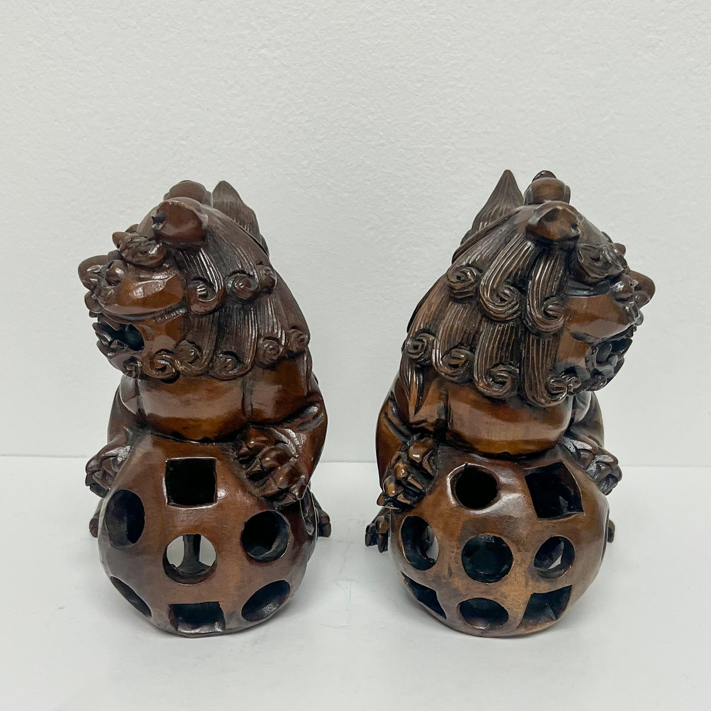 (24597) Pair of Vintage Carved Wooden Foo Dogs