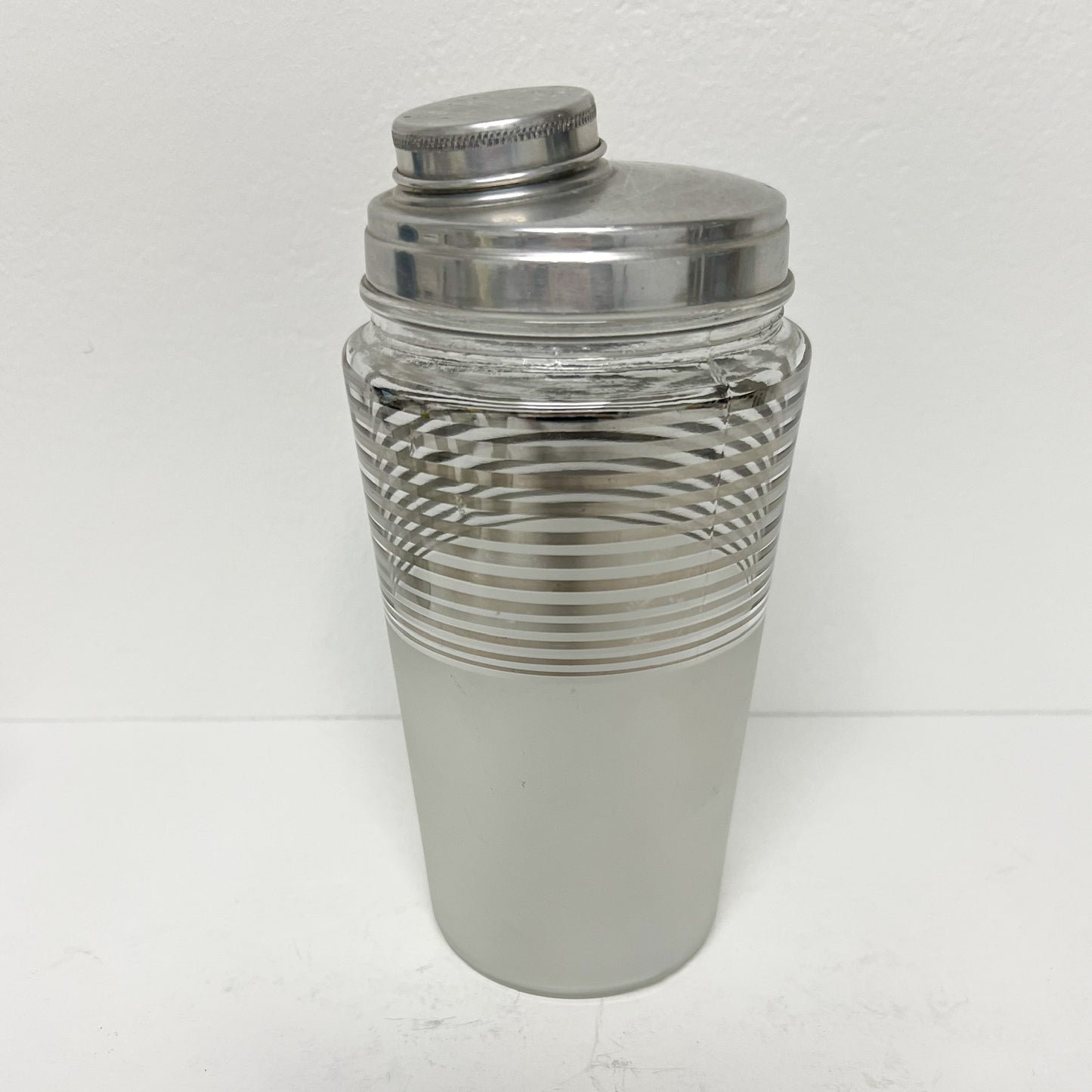 (25715) Ca. 1950's Silver Striped Frosted Shaker and Five Glasses