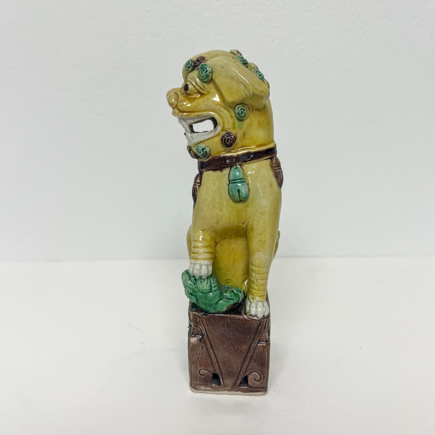 (22109) Single Female Foo Late 19C Yellow and Green