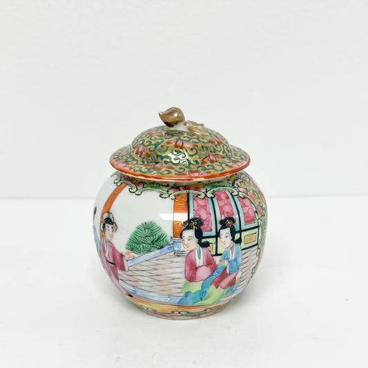(26286) 19th Cen Rose Medallion Lidded Jar