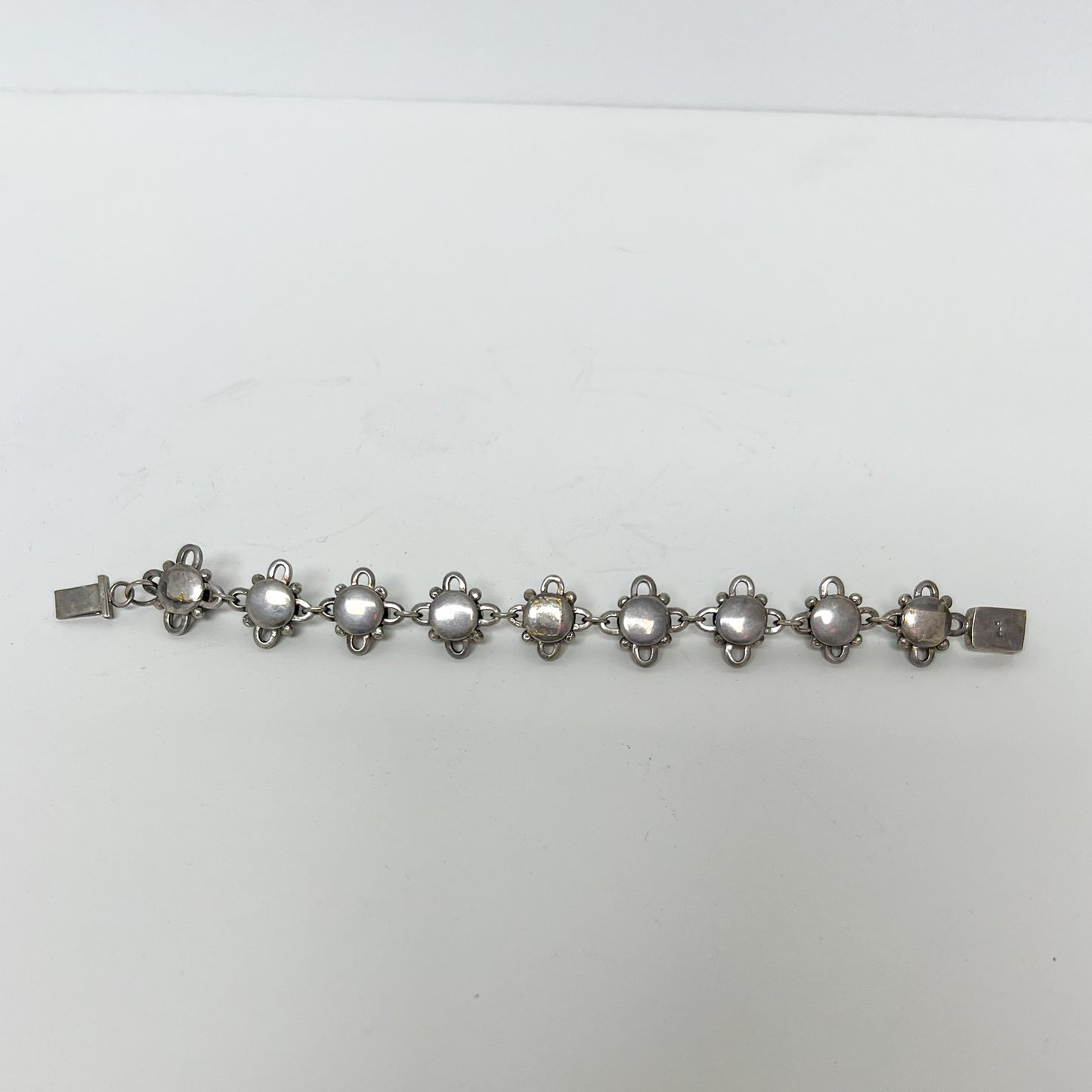 (26541) Vintage Sterling Bracelet with Blue Stones