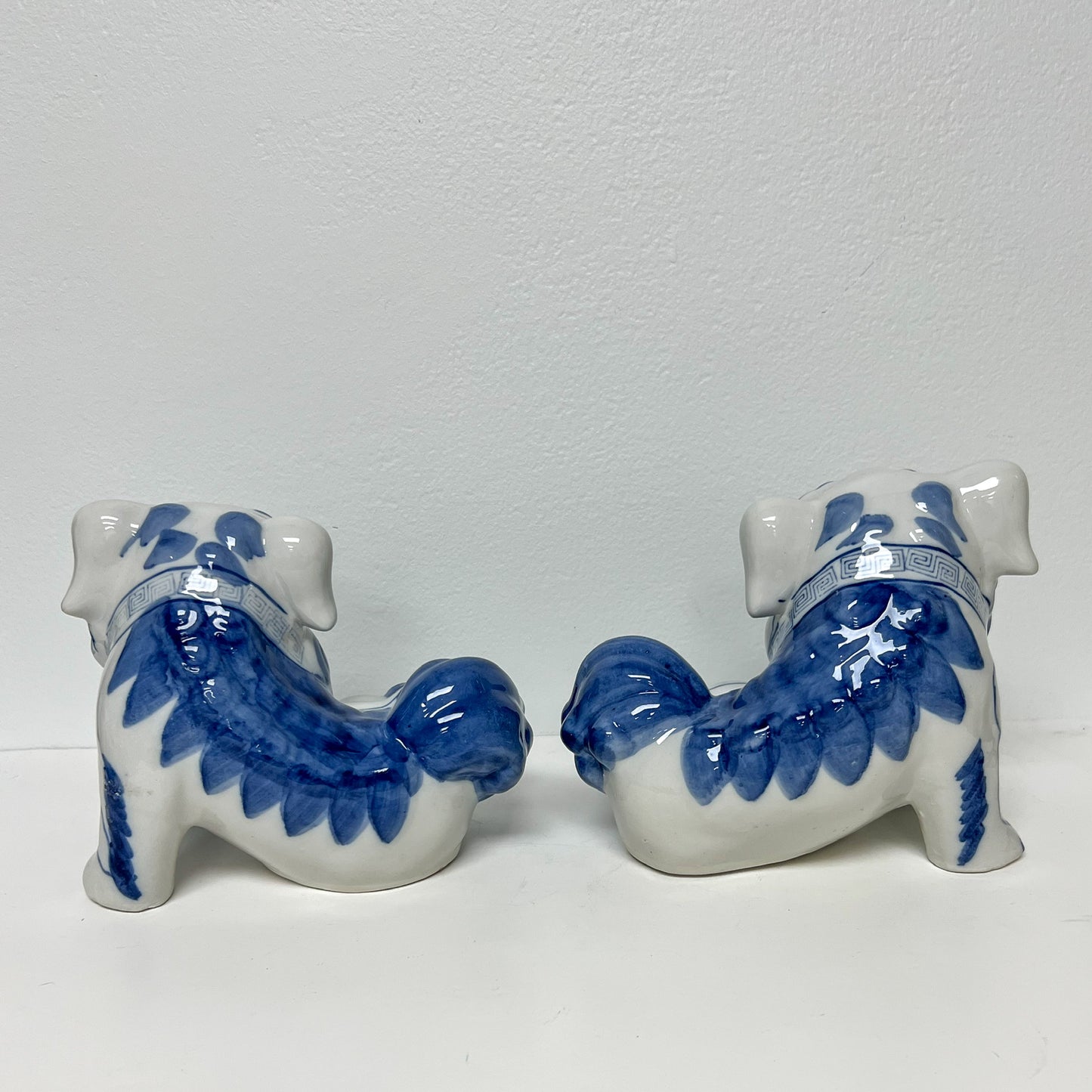 (27119) Pair of Blue and White Foo Dogs