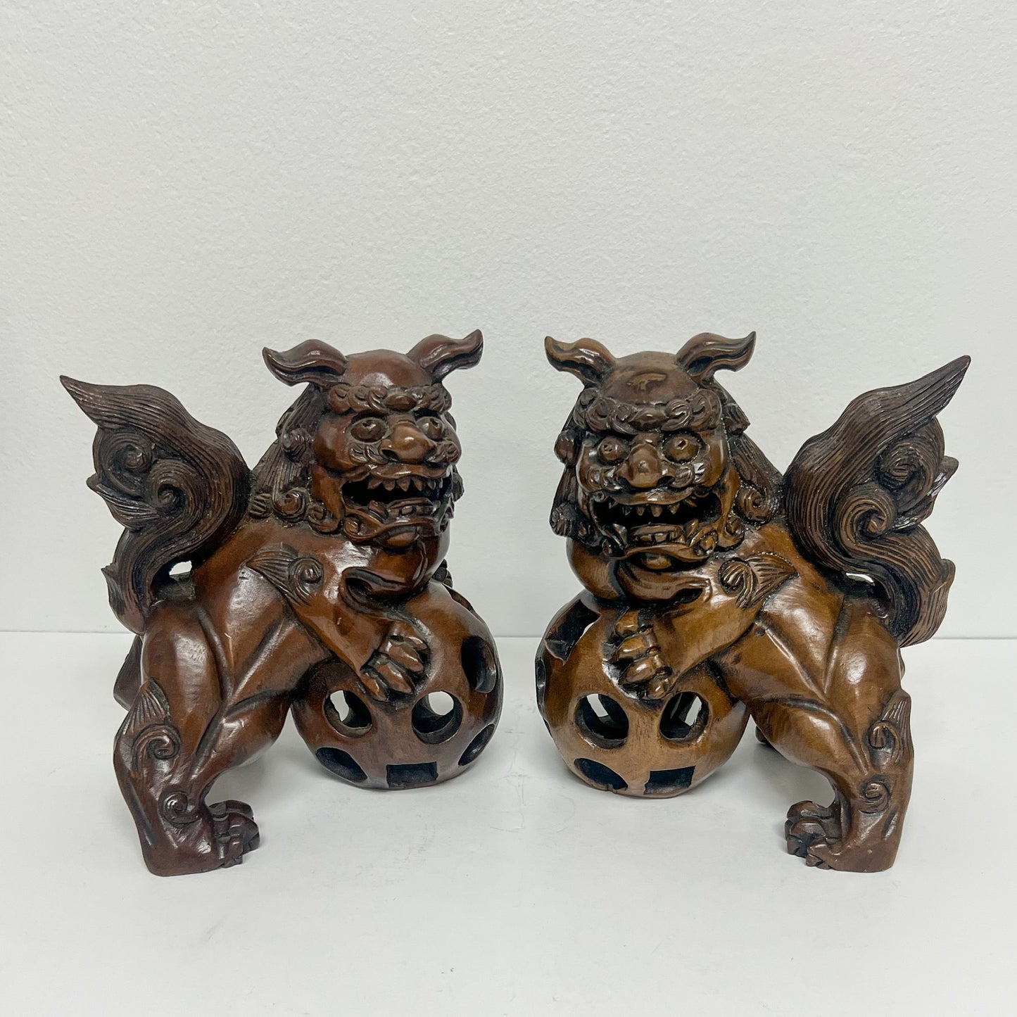 (24597) Pair of Vintage Carved Wooden Foo Dogs