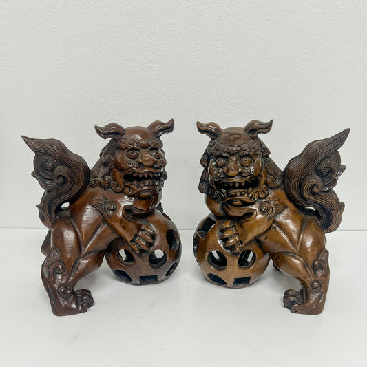 (24597) Pair of Vintage Carved Wooden Foo Dogs