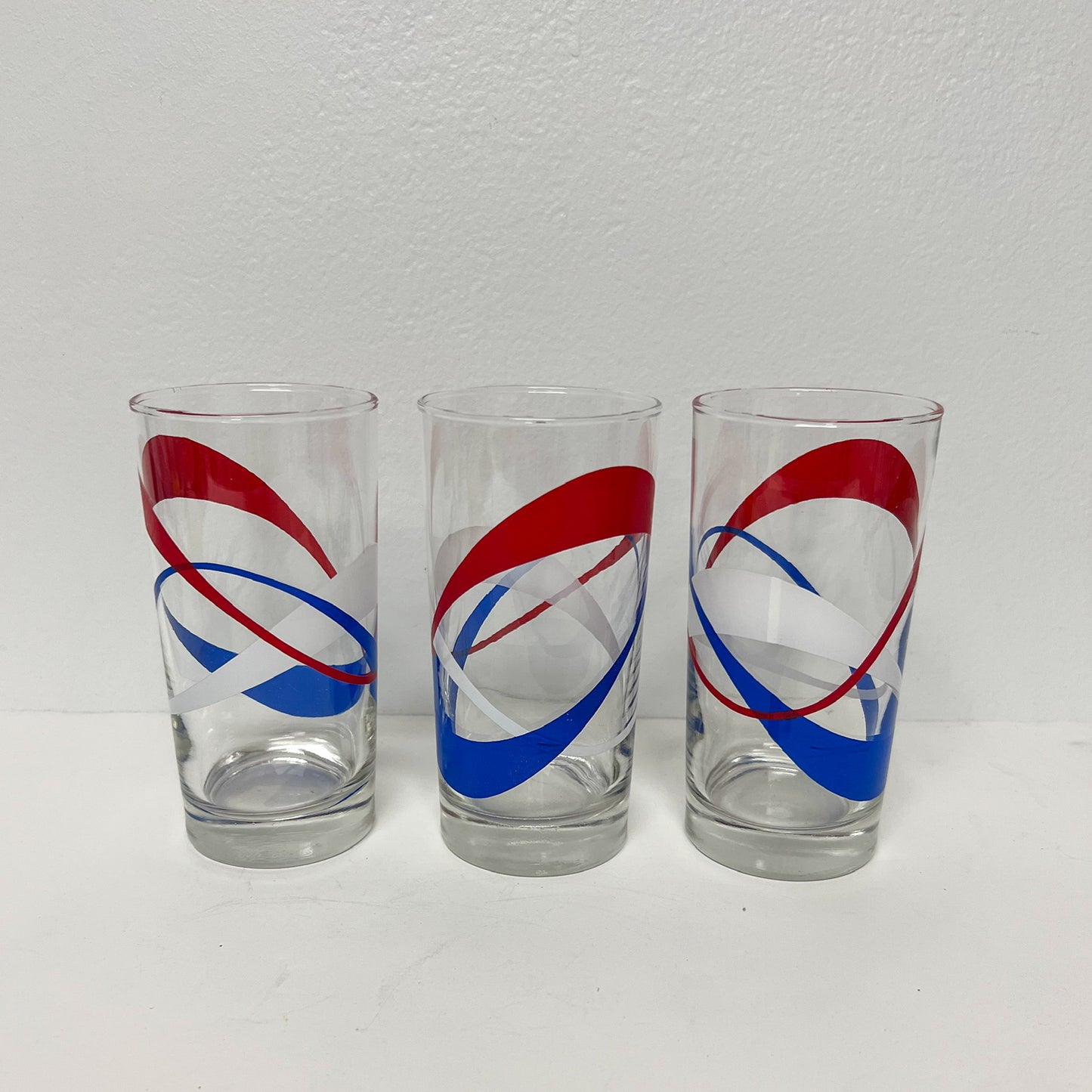 (20539) Set of Eight Midcentury Red White And Blue Swirl Tumblers
