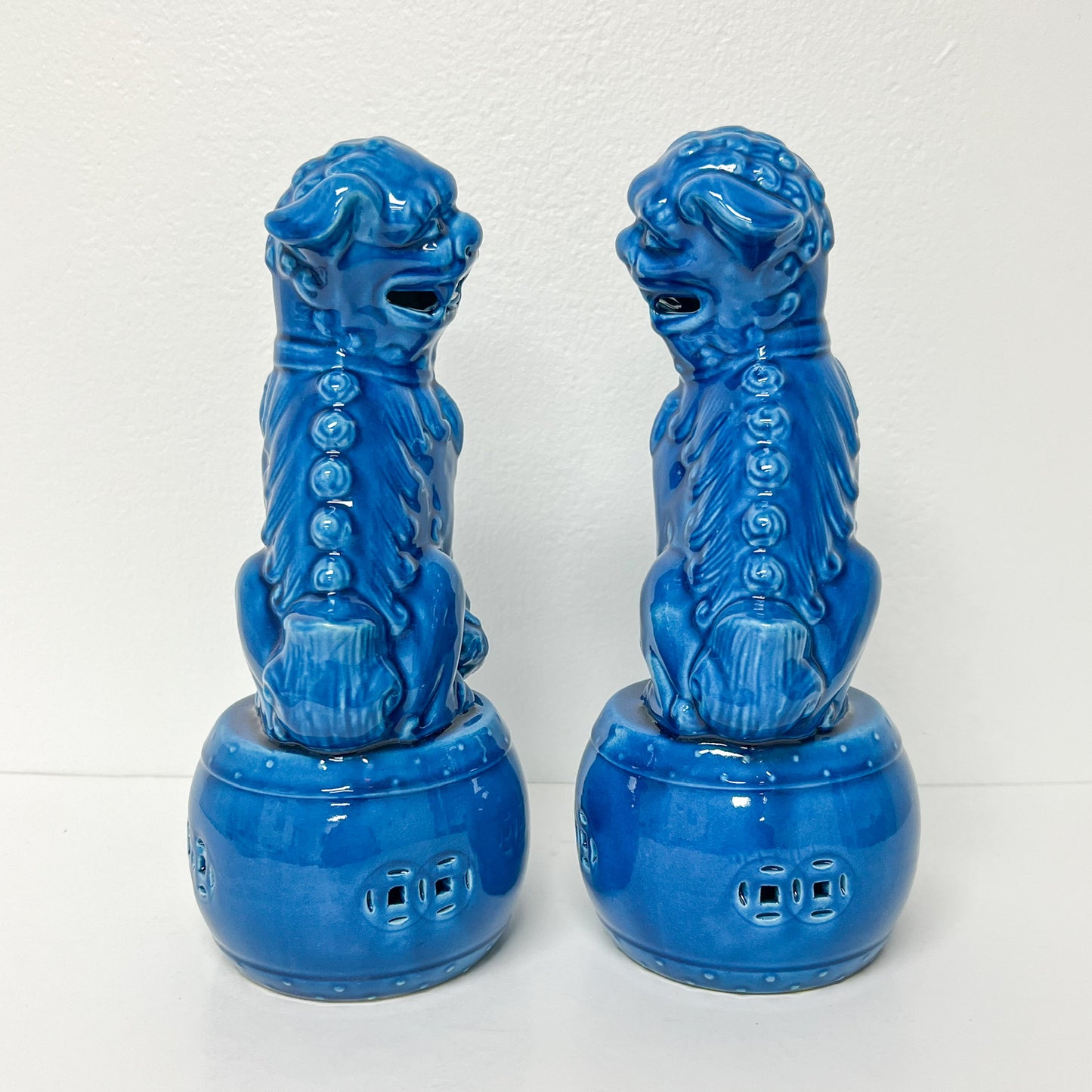(26175) Pair of Turquoise Foo Dogs on Drum Bases